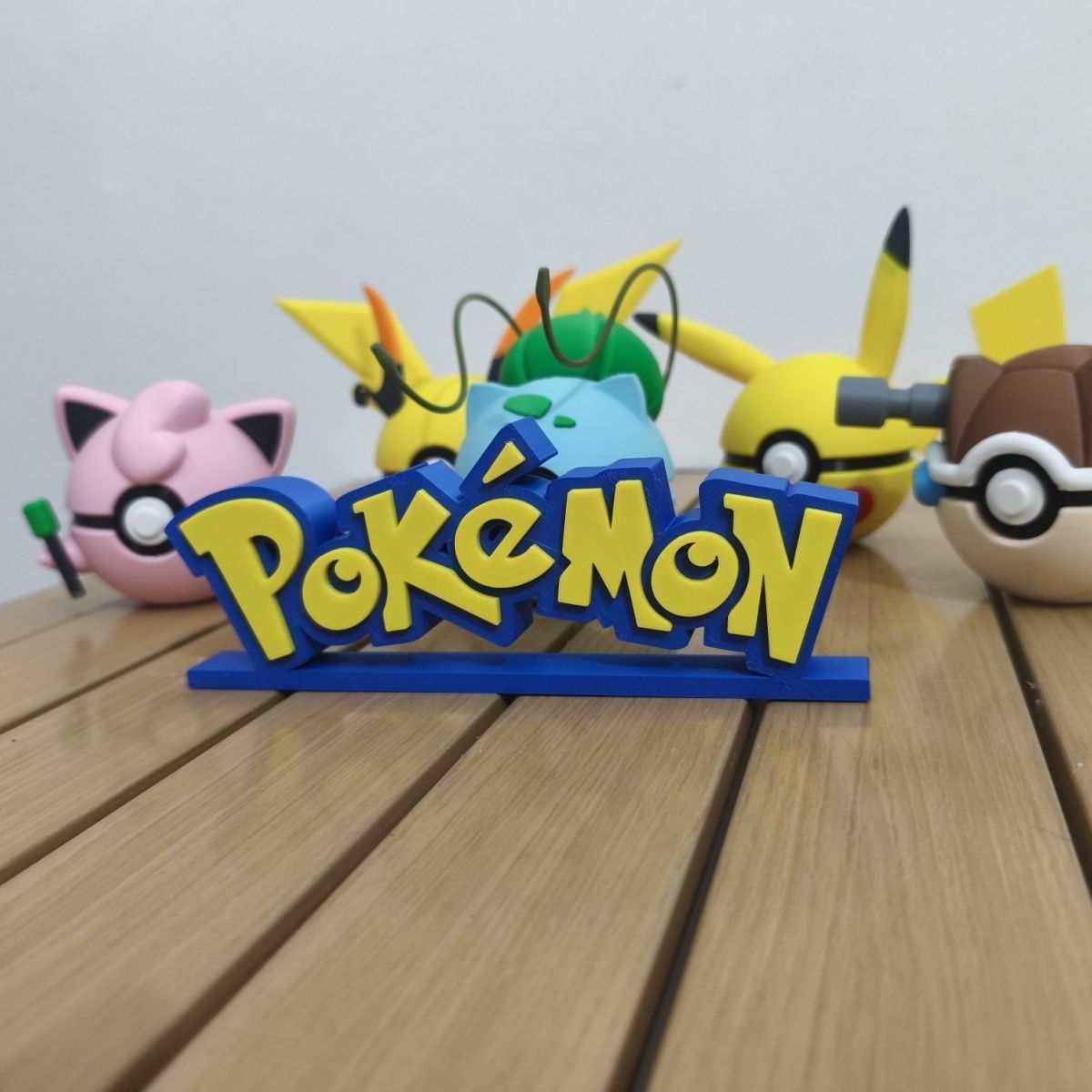 Cosplay Prop Display - Figura colecionável do Pokémon com logotipo,